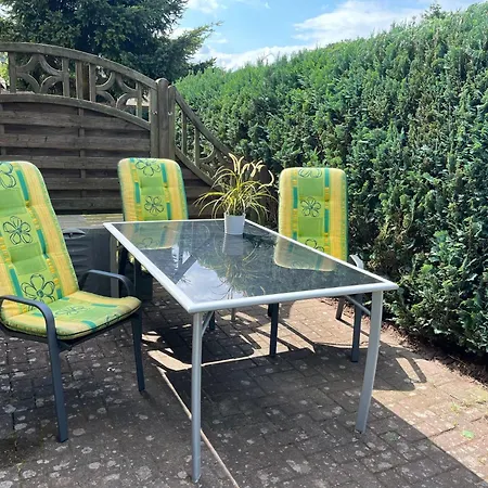 Ferienwohnung, Ruhige Lage, Standnah Ovs 114 *