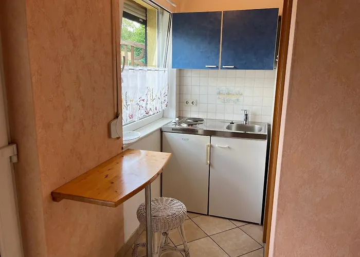 홈스테이 Ferienwohnung, Ruhige Lage, Standnah Ovs 114 *
